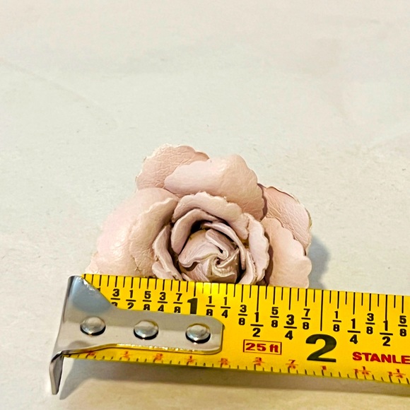 Leather Rose ear rings blush pink/light mauve shade - Picture 2 of 5